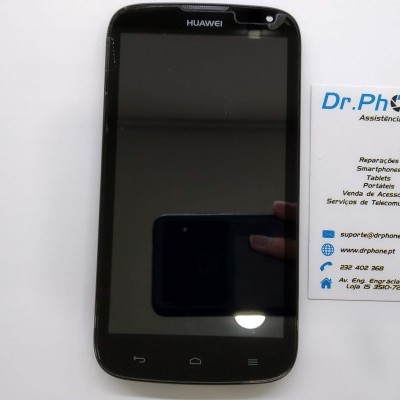 Smartphone Huawei preto ao lado de cartão de assistência técnica Dr.Phone.