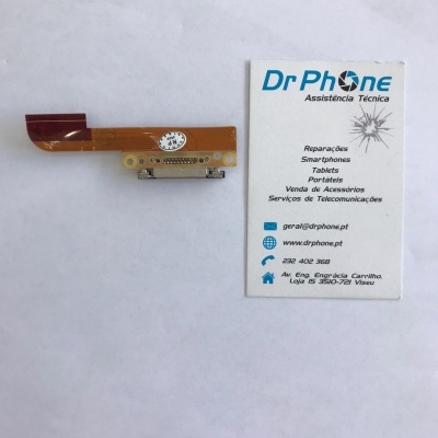Flex cable castanho com ficha dourada e cartão de visita da Dr Phone com detalhes de contato.