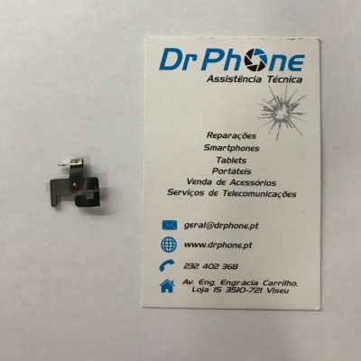 Peça eletrónica preta ao lado de cartão de visita da Dr Phone com texto e contactos