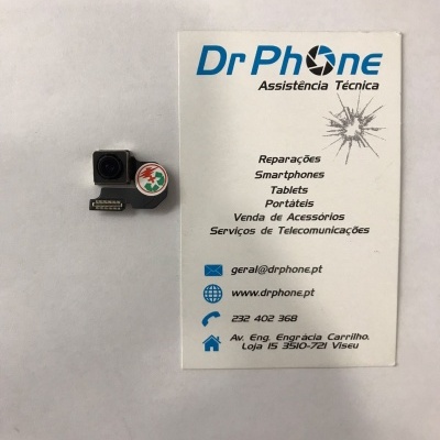 Câmara de telemóvel ao lado de cartão de visita da Dr Phone Assistência Técnica
