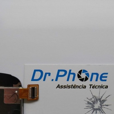Ecrã de telemóvel e cartão com texto Dr.Phone Assistência Técnica