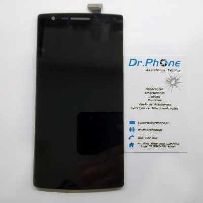 Ecrã tátil preto de smartphone e cartão de visita com contactos de assistência técnica