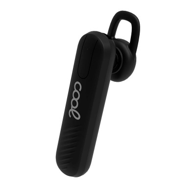 Auricular Bluetooth preto com design ergonómico e palavra 'code' impressa