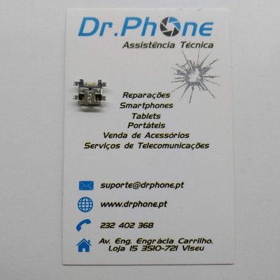 Cartão de visita branco com texto azul e preto da Dr.Phone Assistência Técnica e pequeno componente eletrónico preso