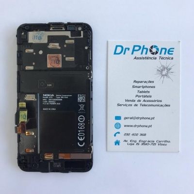 Telemóvel Nokia aberto ao lado de cartão de visita da assistência técnica Dr Phone