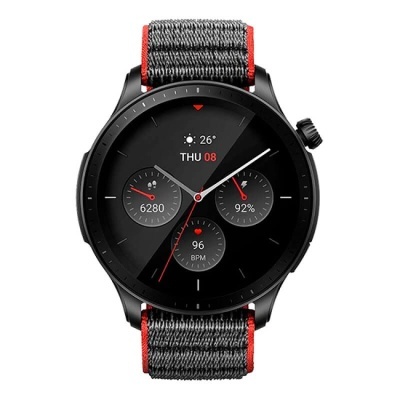 Relógio inteligente com mostrador digital preto e pulseira cinza e vermelha