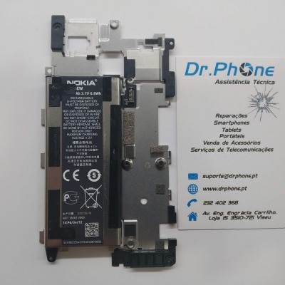 Placa interna de smartphone Nokia ao lado de cartão de visita da Dr.Phone