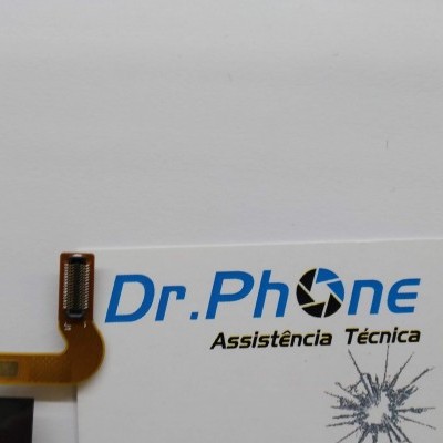 Etiqueta Dr. Phone com texto e desenho de vidro partido junto de componente eletrónico flexível
