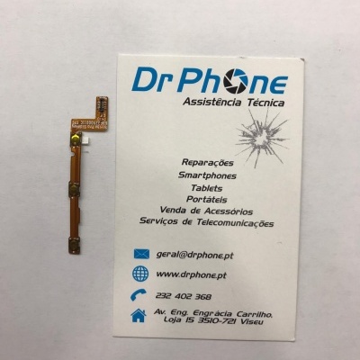 Placa de circuito flexível eletrônica marrom e cartão de assistência técnica Dr Phone em fundo branco