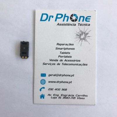 Cartão Dr Phone Assistência Técnica com componente eletrónico ao lado