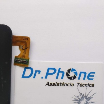 Componente eletrónico flexível próximo de cartão 'Dr.Phone Assistência Técnica'