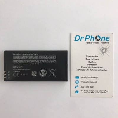 Bateria de smartphone e cartão de visita da empresa Dr Phone