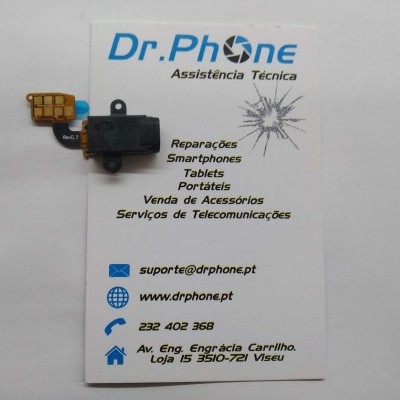 Conector de áudio preto com cabo flexível sobre cartão de visita branco da empresa Dr.Phone