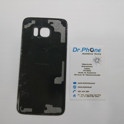 Capa traseira preta metálica para telemóvel ao lado de cartão de visita da Dr.Phone