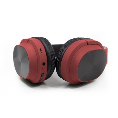 Auriculares circum-aurais vermelhos e pretos com almofadas pretas em couro sintético