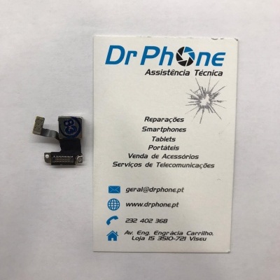 Peça eletrónica pequena junto a cartão de visita da Dr Phone Assistência Técnica.