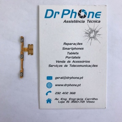 Cartão de visita da Dr Phone e componente eletrónico sobre fundo branco