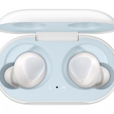 auriculares sem fios brancos no estojo de carregamento azul claro aberto