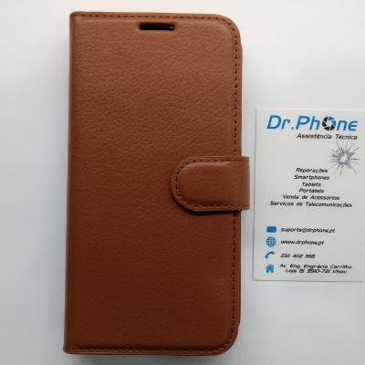 Capa castanha para smartphone ao lado de cartão de assistência técnica Dr. Phone.