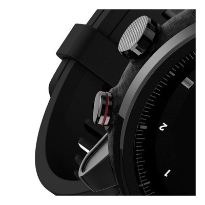 Relógio preto com bracelete de borracha e mostrador escuro