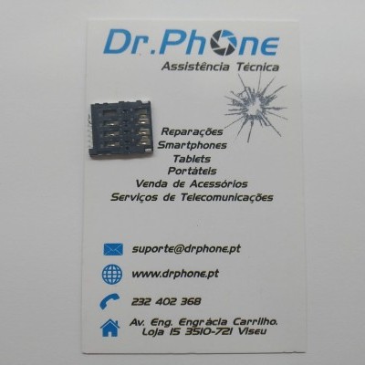 Cartão de visita branco da Dr.Phone com detalhes em azul e preto e componente eletrônico colado.