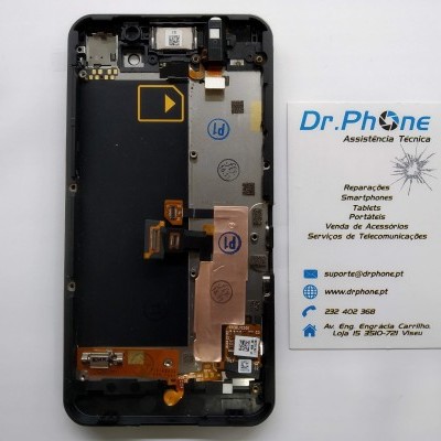 Parte interna de smartphone e cartão de visita da empresa Dr.Phone