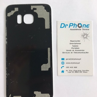 Capa traseira preta de smartphone com cartão de visita Dr Phone Assistência Técnica