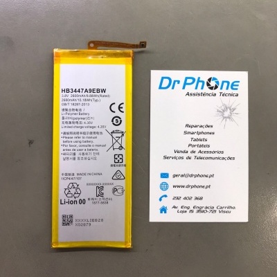 Bateria de telemóvel e cartão de visita Dr Phone sobre superfície cinza