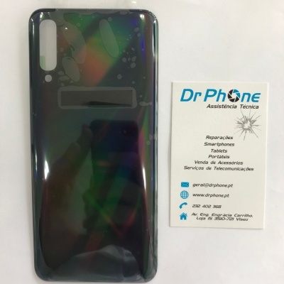 Capa protetora iridescente para smartphone ao lado de cartão de visita da Dr Phone