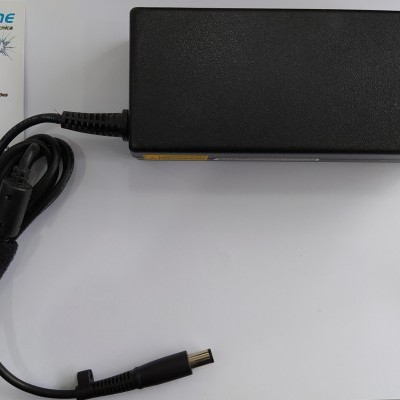 Carregador preto com cabo e cartão Dr Phone