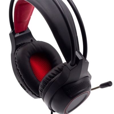 Auscultadores pretos com detalhes vermelhos e microfone