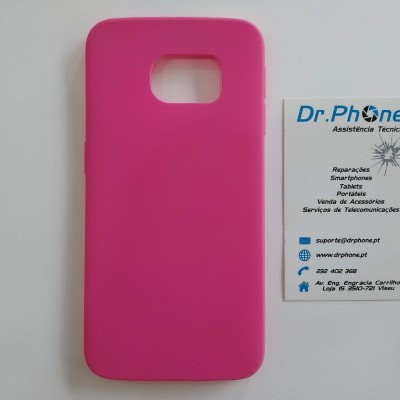 Capa de telefone rosa em silicone ao lado de cartão de assistência técnica Dr.Phone.
