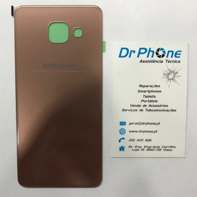 Capa traseira Samsung bronze com encaixe verde ao lado de cartão Dr Phone
