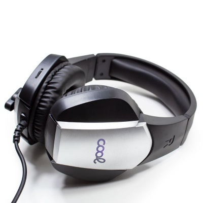 Auriculares over-ear pretos e cinzentos com logotipo 'COOL'