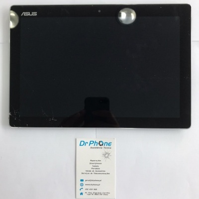 Tablet Asus preto com ecrã tátil e cartão de visita em fundo branco