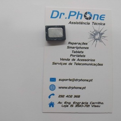 Cartão de visita Dr.Phone com componente eletrónico colocado em cima