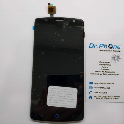 Ecrã tátil preto para smartphone ao lado de cartão de visita da empresa Dr.Phone