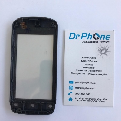 Vidro frontal de smartphone preto e cartão de visita da Dr Phone numa superfície branca