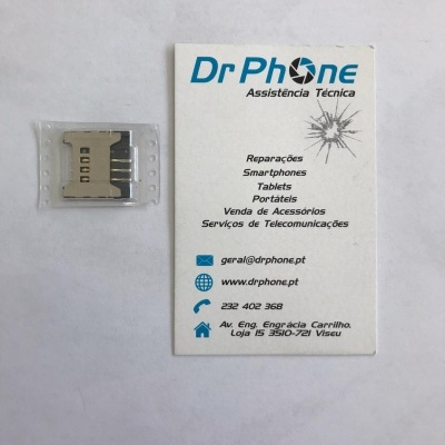 Cartão de visita da Dr Phone e peça eletrónica metálica embalada em plástico