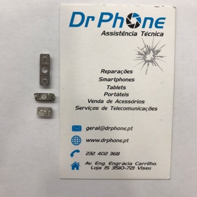 Cartão de visita Dr Phone Assistência Técnica com três pequenas peças metálicas ao lado