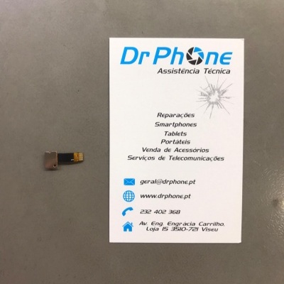 Cartão de visita da Dr Phone com peça eletrónica pequena num fundo cinza