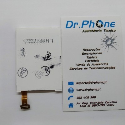 Painel LCD branco com texto ao lado de cartão de visita do Dr. Phone