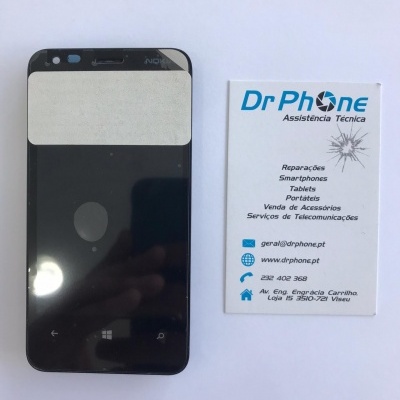 Ecrã táctil de smartphone preto com cartão de assistência técnica Dr Phone ao lado