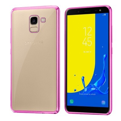 Smartphone Samsung dourado com capa rosa e ecrã ativo a mostrar a hora e data.
