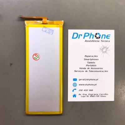 Bateria retangular amarela e branca ao lado de cartão de visita Dr Phone