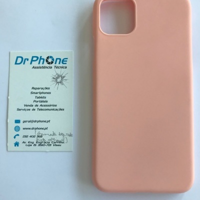 Capa de telemóvel rosa claro em silicone com cartão de assistência técnica Dr Phone ao lado