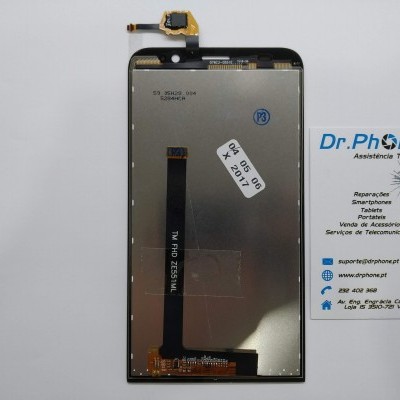 Ecrã preto de smartphone com conector flex junto a cartão de visita da Dr.Phone