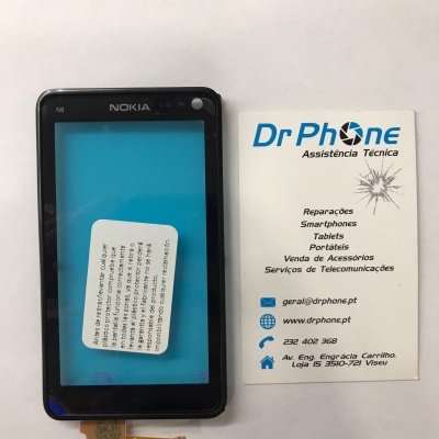 Ecrã touch preto para Nokia N8 ao lado de cartão de assistência técnica Dr Phone