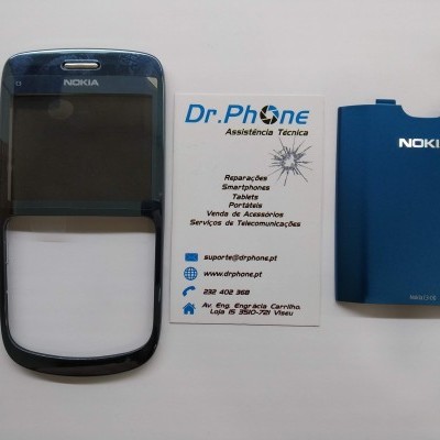 Frente e tampa traseira de telemóvel Nokia azul junto de cartão de assistência técnica Dr.Phone