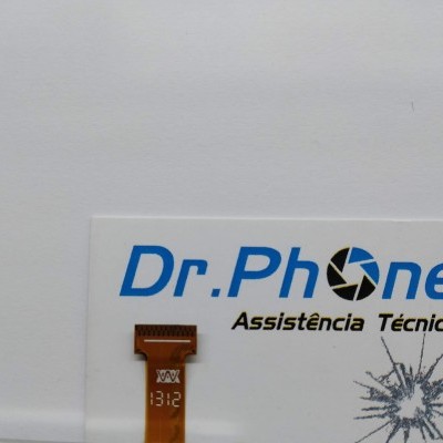 Componente eletrônico flexível com código '1312' sobre cartão de assistência técnica Dr.Phone